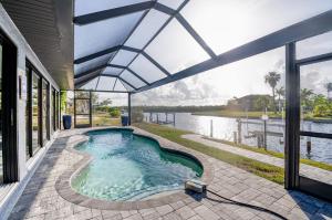 Sundlaugin á Punta Gorda Paradise 3BR with Water Views & Pool eða í nágrenninu