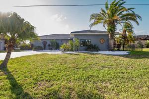 Garður fyrir utan Punta Gorda Paradise 3BR with Water Views & Pool