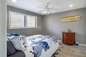 Rúm í herbergi á Punta Gorda Paradise 3BR with Water Views & Pool