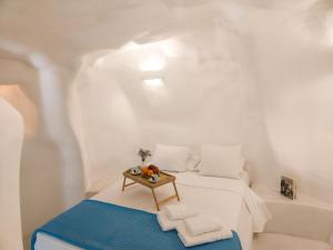 a white room with two beds and a table at Maravites Cottage in Zefiría +33 photos