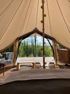 Foto dalla galleria di Glamping Tent with amazing view in the forest a Torsby
