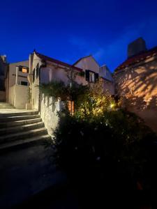 Budova, v ktorej sa vila nachádza