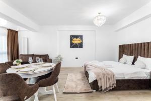 Giường trong phòng chung tại Chocolat Studios - Infinity Pool & Spa Resort