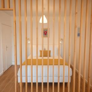 a bedroom with a bed in a wooden crib at Appartement de charme Digoin #18 in Digoin