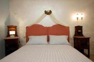 A bed or beds in a room at Torretta d'Assisi