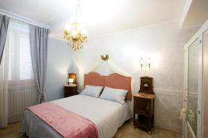 A bed or beds in a room at Torretta d'Assisi