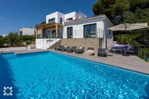 The swimming pool at or close to Villa Ipanema by Abahana Villas