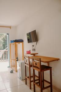 TV a/nebo společenská místnost v ubytování Apartamentos Completos para Família em Arraial! Tranquilidade e Boa Localização