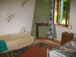 Ένα ή περισσότερα κρεβάτια σε δωμάτιο στο le petit chez soi du lac