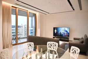 TV a/nebo společenská místnost v ubytování The 1 -Nicosia Elite Stay- Gym Pool 24h Concierge
