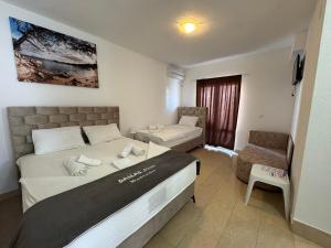 Voodi või voodid majutusasutuse Apartmani Hadžić toas