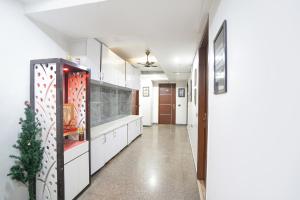 Kuchyň nebo kuchyňský kout v ubytování FabHotel Golden Eye Inn
