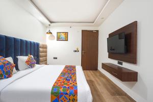 Postel nebo postele na pokoji v ubytování FabHotel Golden Eye Inn