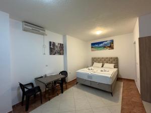 Voodi või voodid majutusasutuse Apartmani Hadžić toas