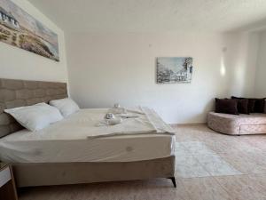 Voodi või voodid majutusasutuse Apartmani Hadžić toas