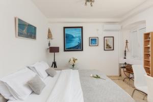 Ein Bett oder Betten in einem Zimmer der Unterkunft Salon de Perast