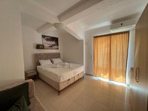 Voodi või voodid majutusasutuse Apartmani Hadžić toas