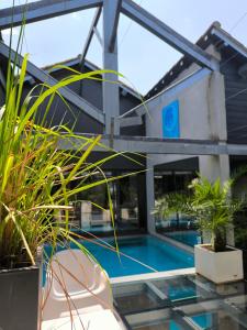 Bazén v ubytování Be Loft B&B Pool & Spa nebo v jeho okolí