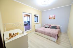 Un pat sau paturi într-o cameră la Penthouse View - FLH