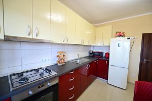 O bucătărie sau chicinetă la Penthouse View - FLH