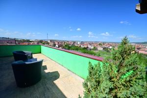 Piscina de la sau aproape de Penthouse View - FLH