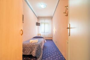 Postel nebo postele na pokoji v ubytování Hotel Marnie
