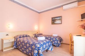 Postel nebo postele na pokoji v ubytování Hotel Marnie
