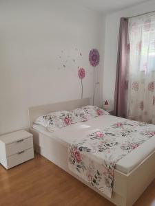 Postel nebo postele na pokoji v ubytování Apartment Eva
