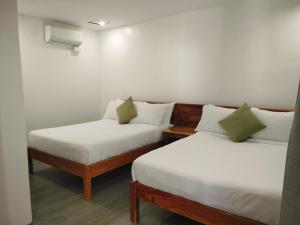 Postel nebo postele na pokoji v ubytování Ola De Baler Hotel-Resto
