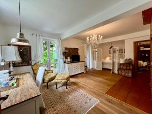 Posezení v ubytování Einliegerwohnung in einer Mühle vor den Toren Frankfurts, ideal für Messegäste oder Stop Over