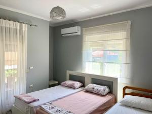 Katil atau katil-katil dalam bilik di Vila Gregor