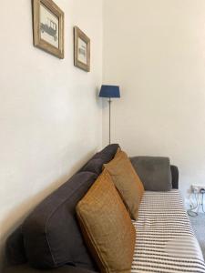 Posezení v ubytování 1 Bed Flat Near Edinburgh Castle