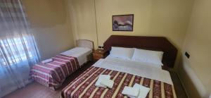 Ліжко або ліжка в номері Hotel Vlora