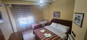 Ліжко або ліжка в номері Hotel Vlora