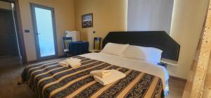 Ліжко або ліжка в номері Hotel Vlora