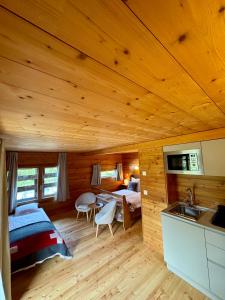 Kuchyň nebo kuchyňský kout v ubytování Le Hameau des Biquettes