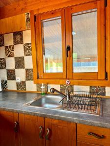 a kitchen counter with a sink and a window at Casa de Madera in El Palmar