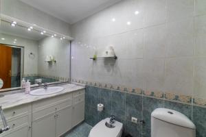 Kúpeľňa v ubytovaní CENTRORAMBLA Alicante + 34 fotografií