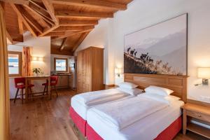 A bed or beds in a room at Alpenvital Tirol Appartements