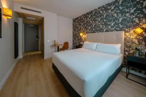 Postel nebo postele na pokoji v ubytování Hotel Cisneros