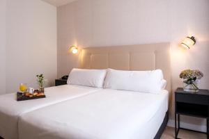Postel nebo postele na pokoji v ubytování Hotel Cisneros