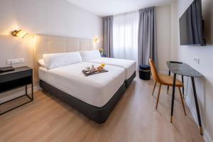 Postel nebo postele na pokoji v ubytování Hotel Cisneros