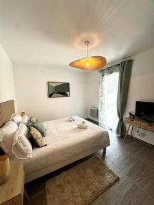 a bedroom with a large bed in a room at T2 confort - résidence privée in Propriano