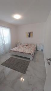 Postel nebo postele na pokoji v ubytování Apartmani Miletić