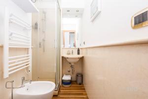 A bathroom at Beach | Parking | Wifi | A/C| Sea View By Tilo