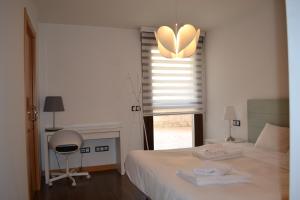 A bed or beds in a room at Apartamentos Suites&Homes