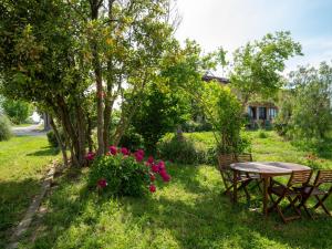 Κήπος έξω από το Apartment Torretta by Interhome