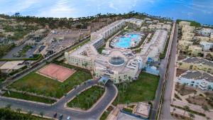 Бассейн в Grand Oasis Resort или поблизости