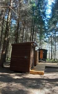 Imagine din galeria proprietății Bridgewood Camping - Traditional Shepherd's Hut în Wootton Glanville
