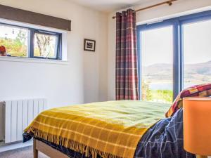 Postel nebo postele na pokoji v ubytování Holiday Home Tigh Na Allt by Interhome